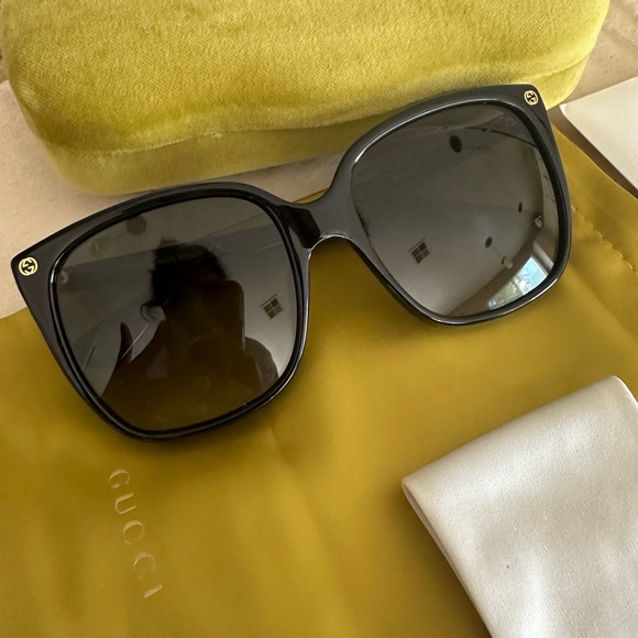 Gucci Accessories - New Gucci over size square sunglasses black